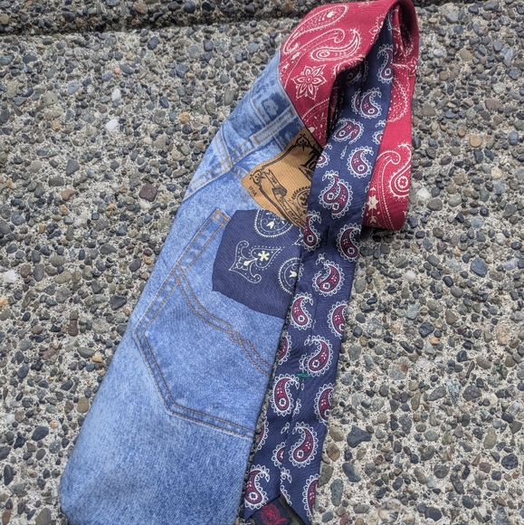 Tommy Hilfiger Vintage Bandana Denim Print Italian Silk Tie - Picture 3 of 6